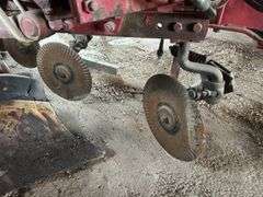 International 710 Automatic Plow, 5 x 18's, Coulters, In-Furrow