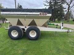 Willmar 600 Dry Fertilizer Spreader, Dual Spinners, Tandem Axle, 540PTO, Go