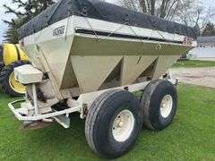 Willmar 600 Dry Fertilizer Spreader, Dual Spinners, Tandem Axle, 540PTO, Go
