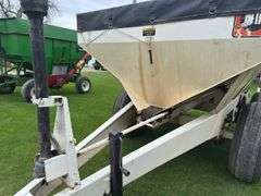 Willmar 600 Dry Fertilizer Spreader, Dual Spinners, Tandem Axle, 540PTO, Go