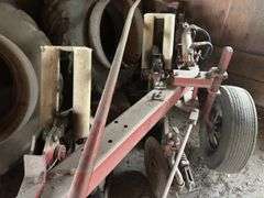 International 710 Automatic Plow, 5 x 18's, Coulters, In-Furrow