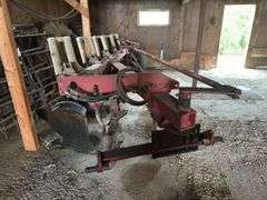 International 710 Automatic Plow, 5 x 18's, Coulters, In-Furrow