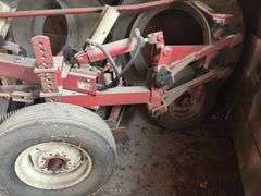 International 710 Automatic Plow, 5 x 18's, Coulters, In-Furrow