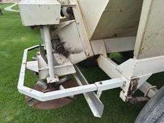 Willmar 600 Dry Fertilizer Spreader, Dual Spinners, Tandem Axle, 540PTO, Go