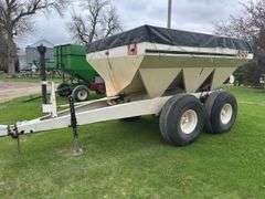 Willmar 600 Dry Fertilizer Spreader, Dual Spinners, Tandem Axle, 540PTO, Go