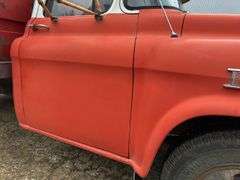 !!!!1958 Chevy Viking 40 Grain Truck, Single Axle, Chevy 327 V8 Gas, 12' St