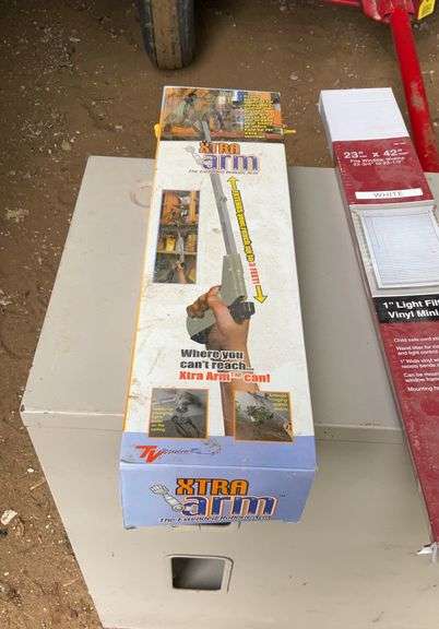 American flag, 32 x 24 window blinds, and extra arm grabber