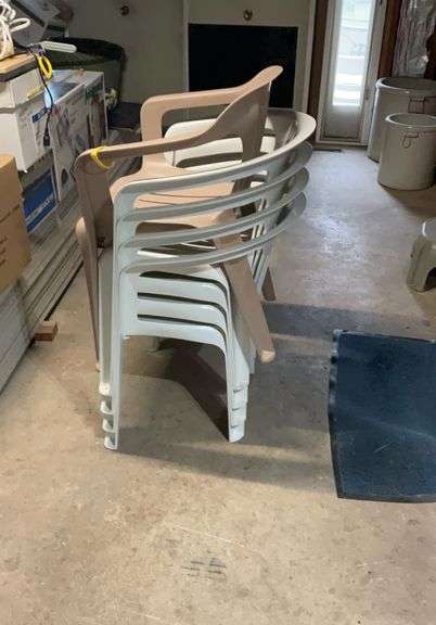 (5) stackable plastic chairs