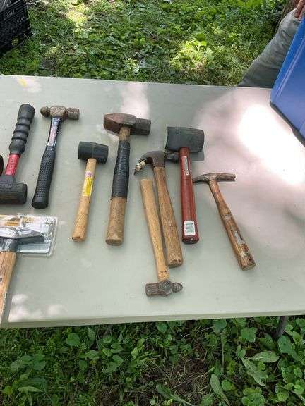 Tote of hammers