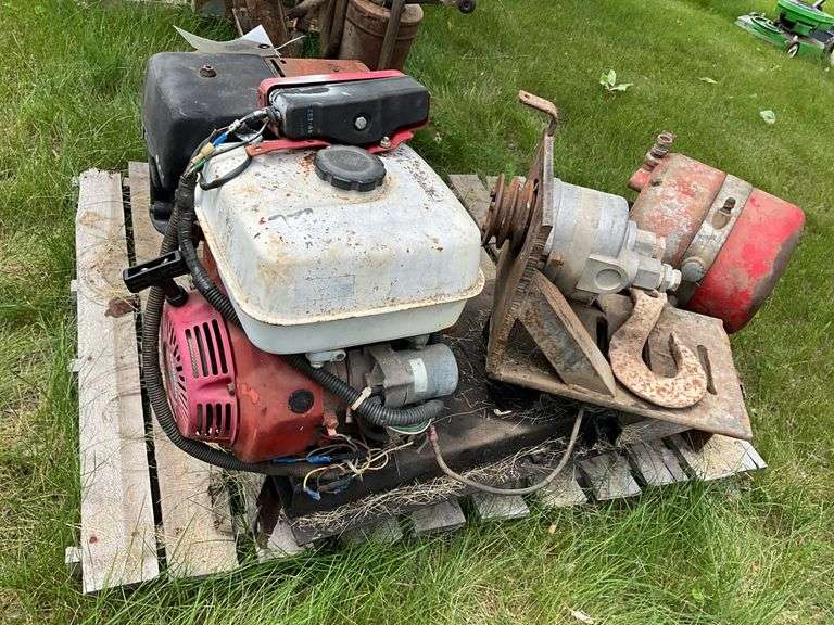 Honda GX240 8Hp Engine(engine is free) mounted on Platform, Hydraulic Pumps