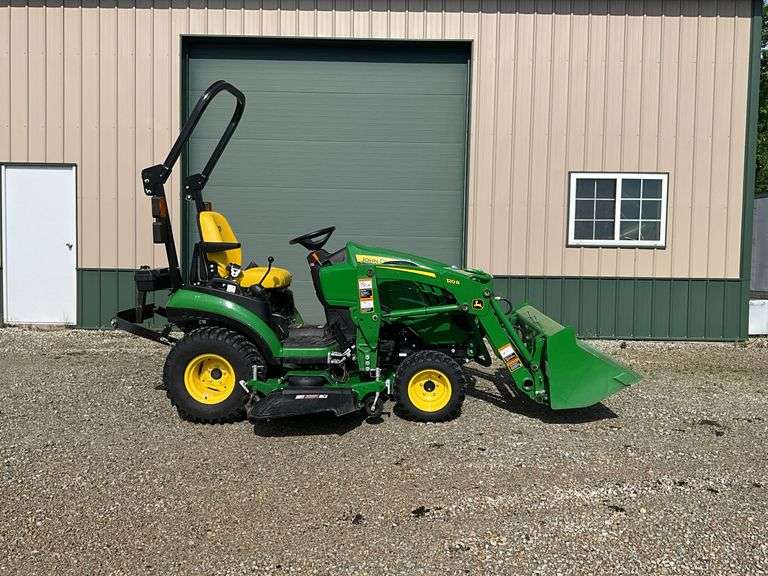John Deere 1025 R Tractor, 150 One Owner Hrs, MFD,Diesel,60” Auto Connect D