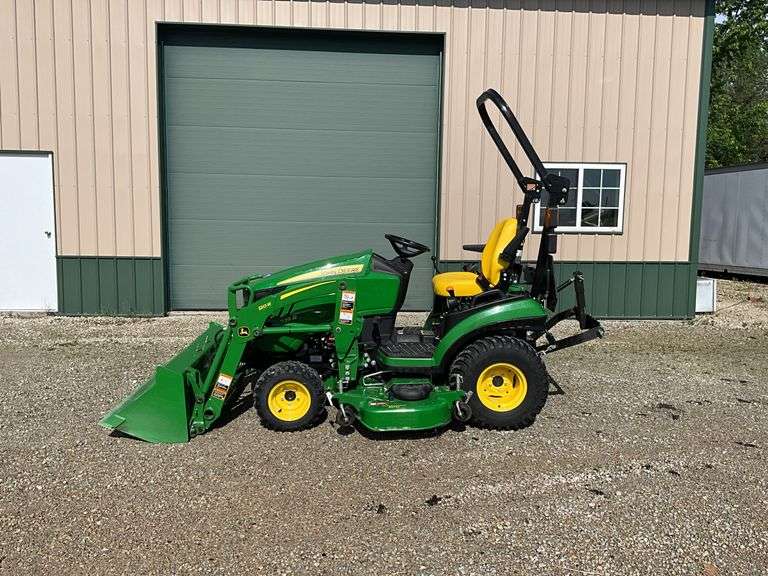 John Deere 1025 R Tractor, 150 One Owner Hrs, MFD,Diesel,60” Auto Connect D