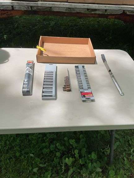 Flat of 3/8 sockets & ratchets