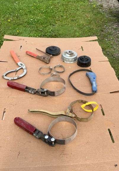 Flat of oil filter wrenches