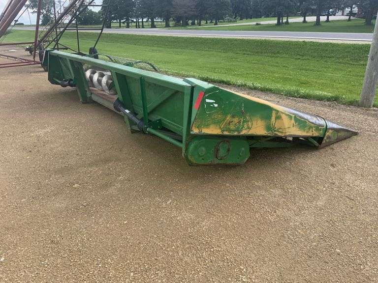 John Deere 843 Corn Head