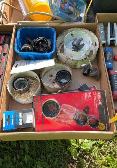 Flat of hole saw blades