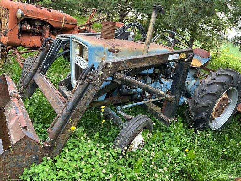 Ford 1600 Utility Tractor, 2 Cylinder Diesel, 1868 Hrs Showing, 3 Pt, PTO, 