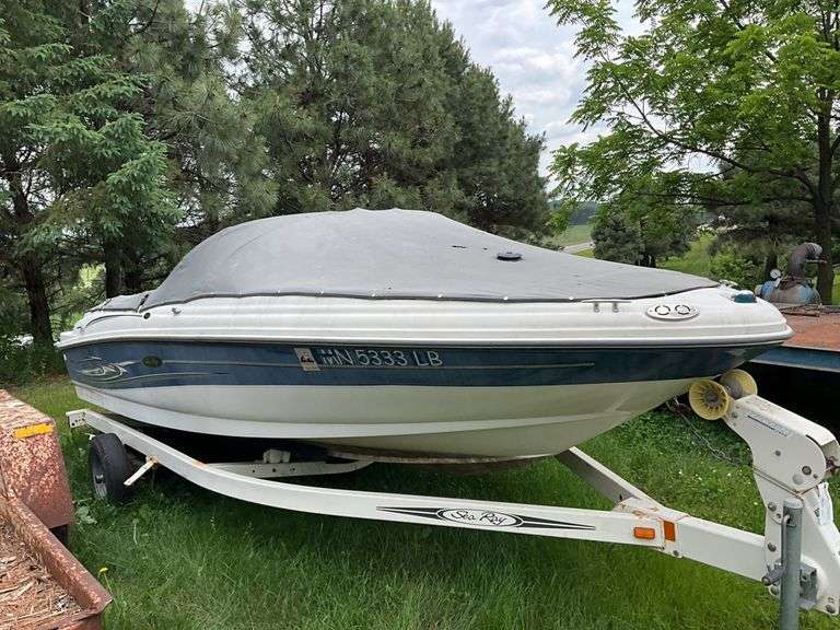 !!!!!2004 16’ Sea Ray V-Bottom Boat with Trailer - Mercury In-Board/Out-Boa