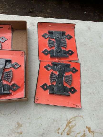 Flat of ornamental t-hinge 6"
