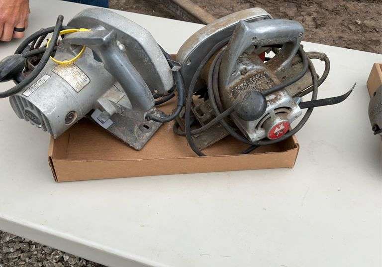 Flat with 2 circular saws