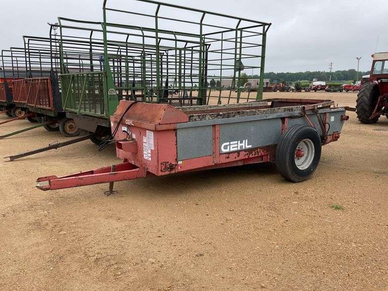 Gehl 250 Manure Spreader, Single Axle, End Gate