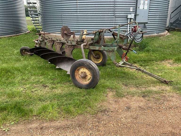 John Deere 4x16” Plow, Hydraulic Lift, Newer Mold Boards