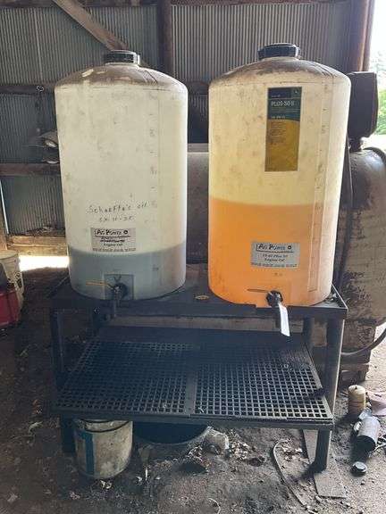 Oil Lubrication Station, (2) 65 Gallon Poly Totes, Stored Inside - barrels 