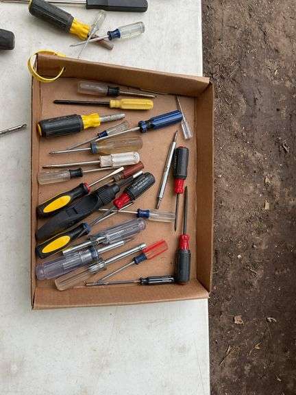 Flat of screw drivers