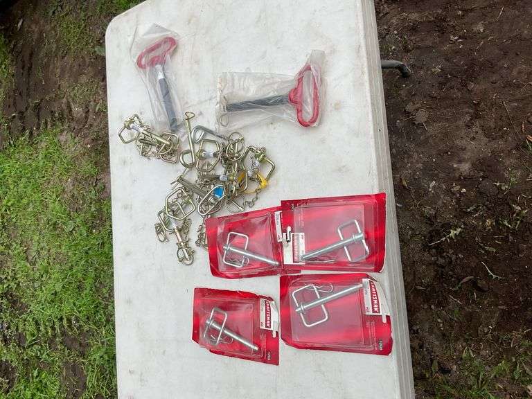 Tote of hitch pins