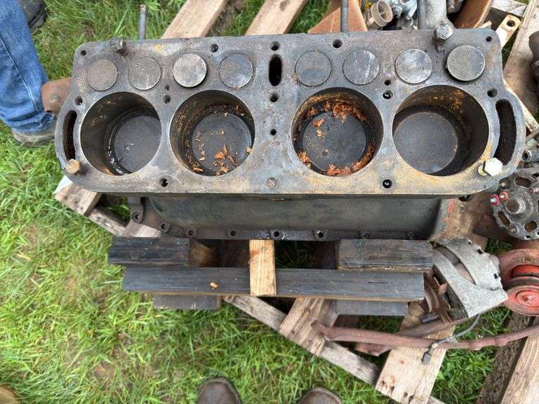 Ford Model T/A Four-cylinder Engine Block with Head (Engine is not free)