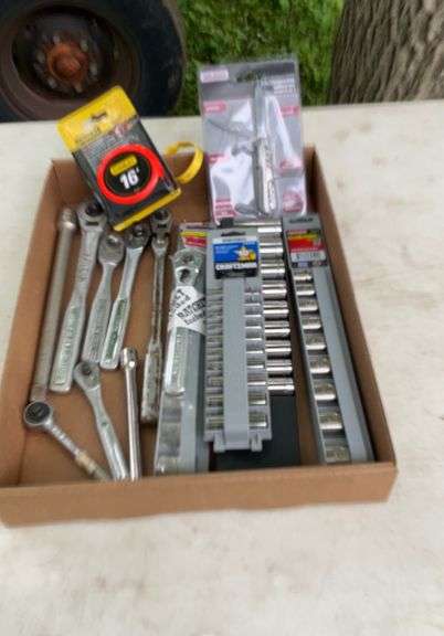 1/2, 3/8, 1/4 sockets, rachets, extensions