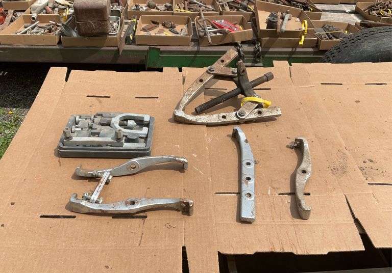 Flat of pulley pullers