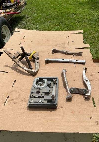 Flat of pulley pullers