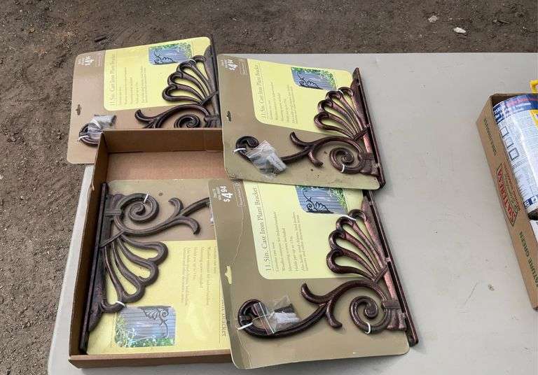 Flat of wall shelf brackets