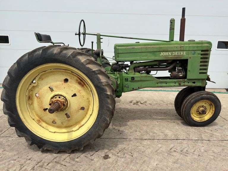 1952 John Deere B Gas Tractor, Roll-O-Matic Narrow Front, 10-38 Tires, Sing