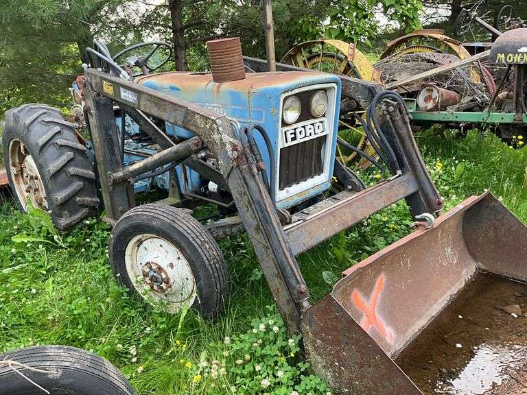 Ford 1600 Utility Tractor, 2 Cylinder Diesel, 1868 Hrs Showing, 3 Pt, PTO, 