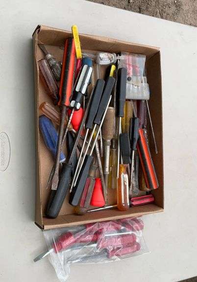 Flat of screw drivers