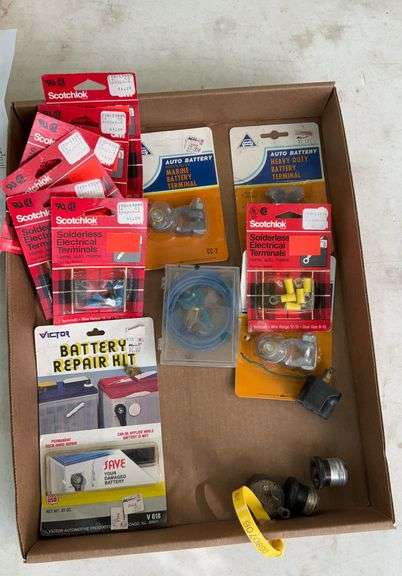 Flat of misc electrical supplies