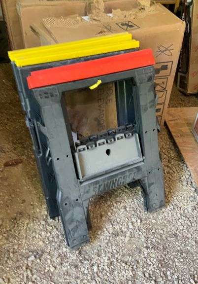 2 pair plastic sawhorses