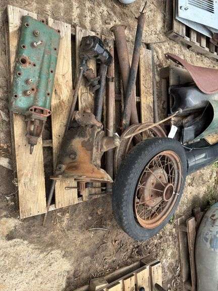 Ford Model T/A Parts - four-cylinder head, transmission, spoke wheels, driv