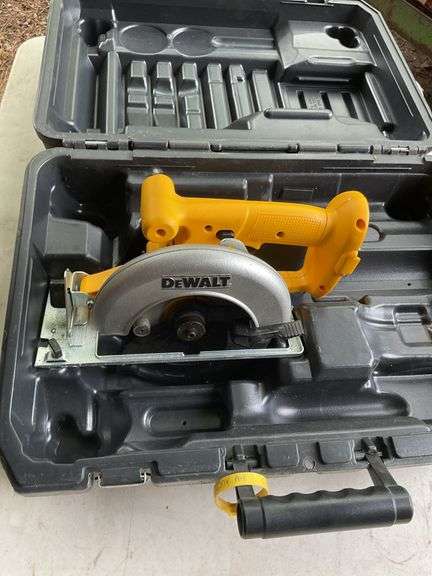 Dewalt battery powered circular saw, saw only