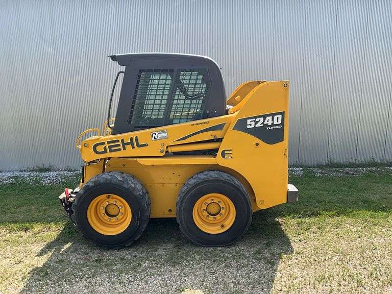 Gehl Model 5240 Skid Loader, 1047 2nd Owner Hours, E Series, Power-A-Tach, 