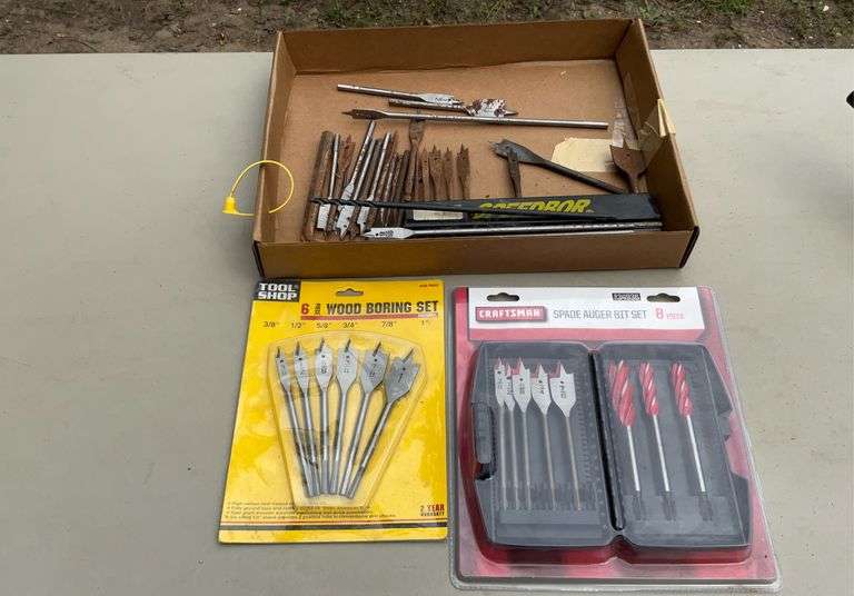 Flat of wood drill bits