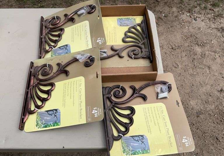 Flat of wall shelf brackets