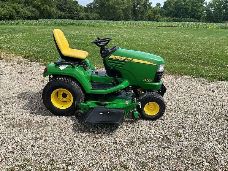 2007 John Deere X720 Ultimate Garden Tractor,Hydraulic Lift, 72” 7 Iron Com