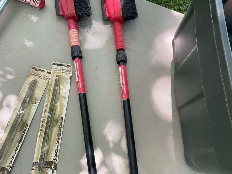 Ice scrapers & windshield wiper blades
