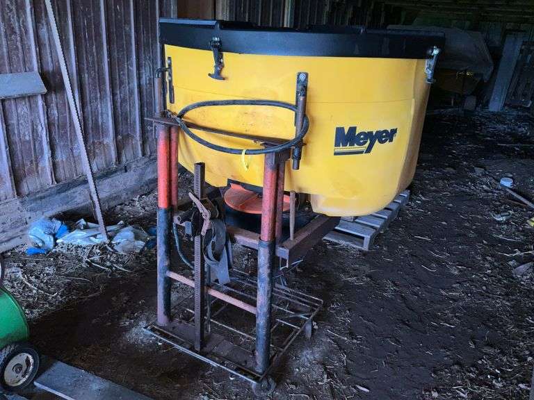 Meyermate XL tail gate spreader, w/stand