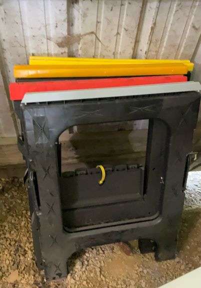 2 pair plastic sawhorses