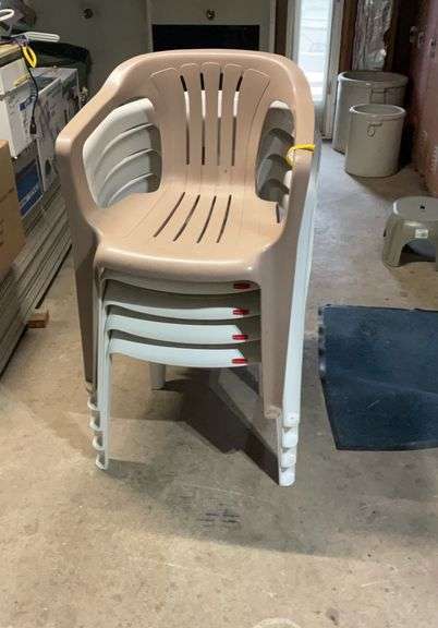 (5) stackable plastic chairs