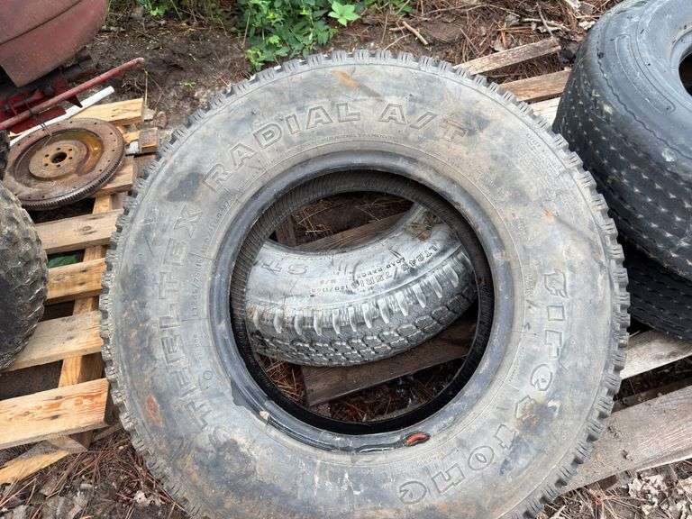 (2) Firestone 245/75/16 tires (good tread);(2) 225/75/15 tires